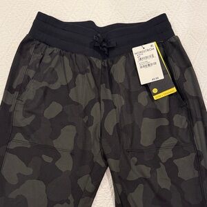 Zella Kids Black and Gray Camouflage Joggers